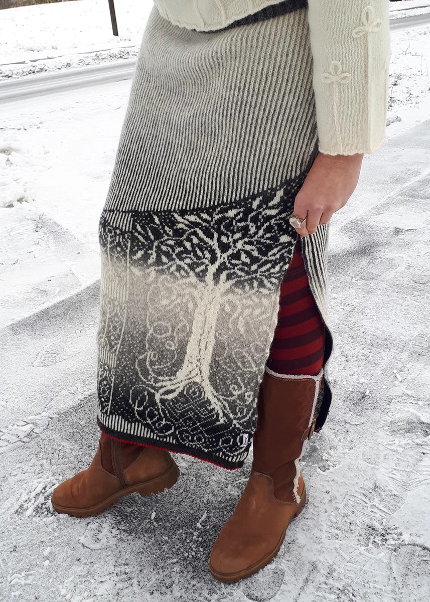 b-55-ec-long-wool-skirt-zipper-tree-of-life-pattern-front Long wool skirt with zipper and Tree of Life pattern