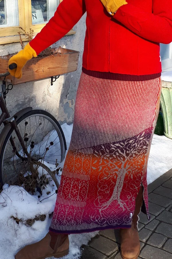 Pikk villane seelik lukuga ja ilmapuu mustriga