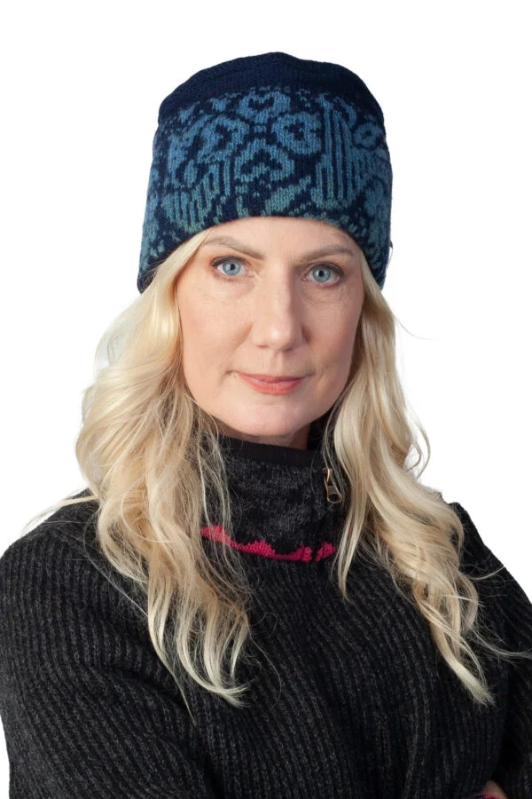 Wool hat with flowers