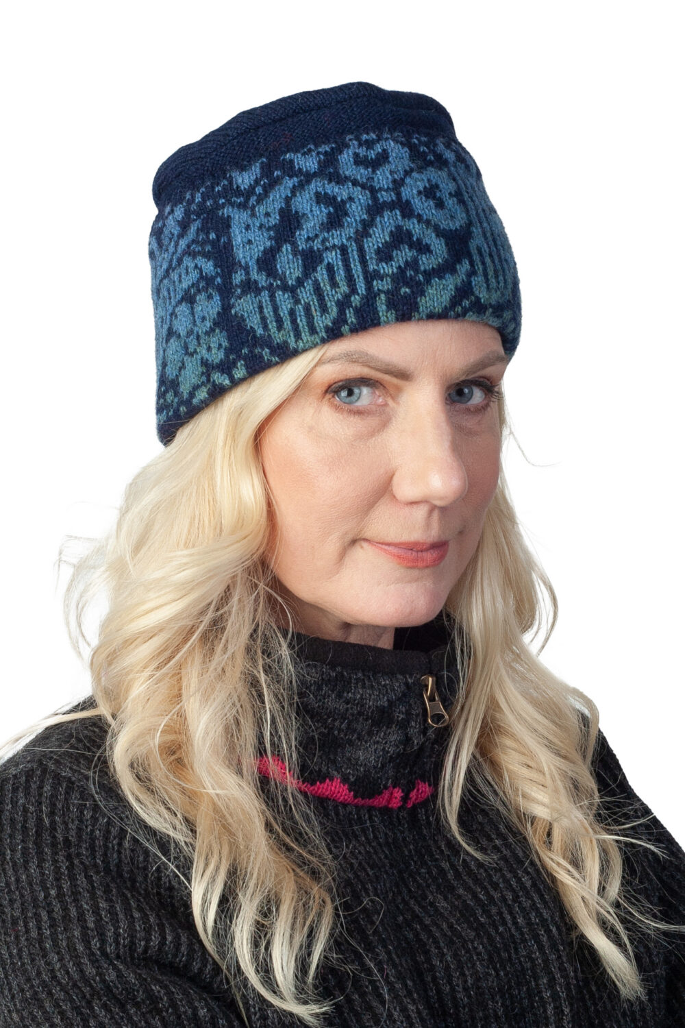 Wool hat with flowers - Image 2