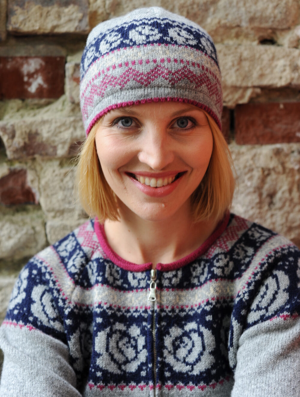 m-119-hh3-wool-hat-roses-triangles-front Wool hat with roses and triangles - Image 1