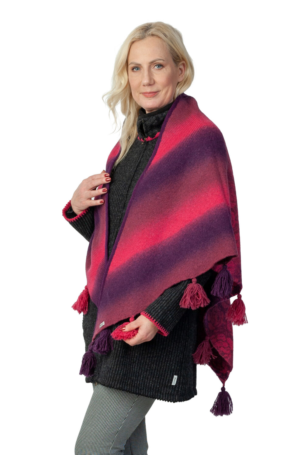 Wool triangle shawl with roses - Image 3