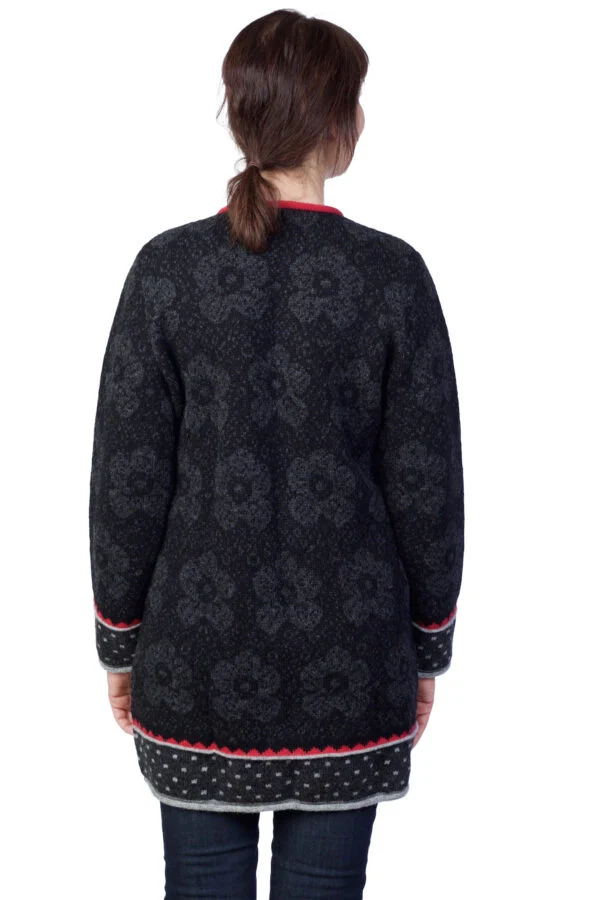 Lange Strickjacke aus Wolle mit Blumen