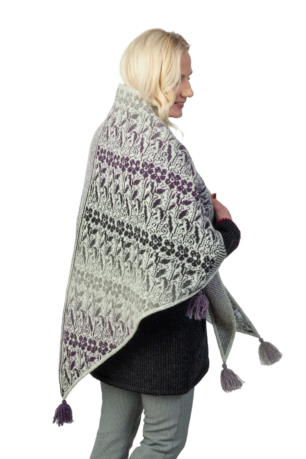 Wool triangle shawl with flowers and stripes - Image 5