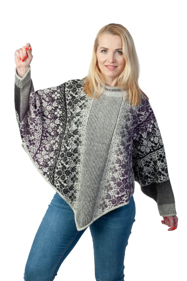 Trekantet uldponcho