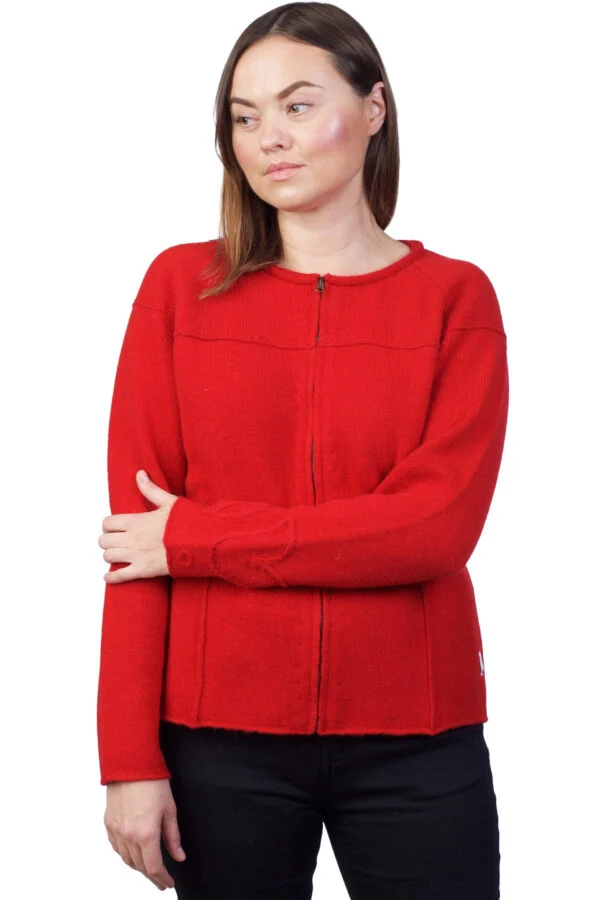 Kurze Strickjacke aus Wolle mit Stickerei