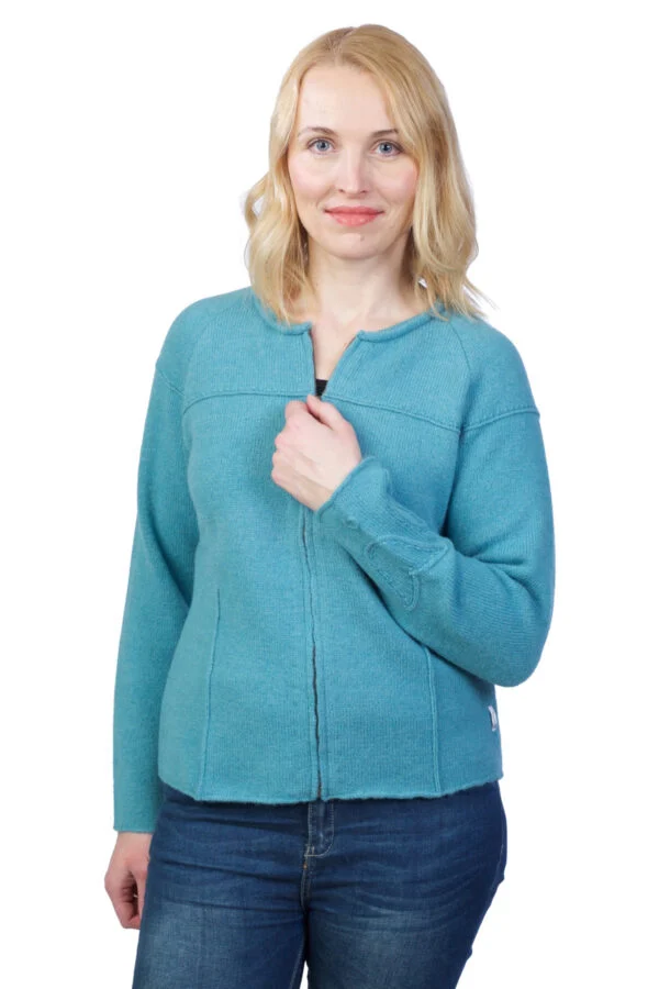Kurze Strickjacke aus Wolle mit Stickerei