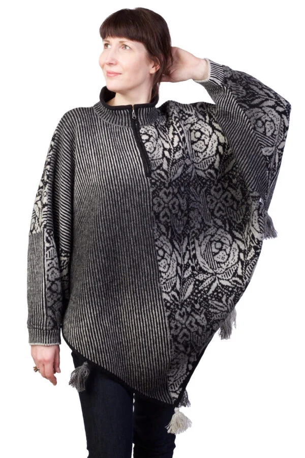 Wool triangle poncho with half zipper