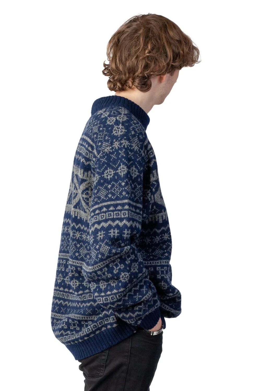 Rullekravesweater i uld med magiske kraftsymboler