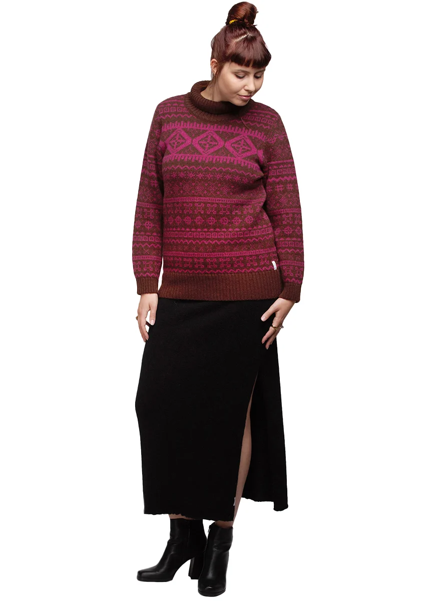 t-620-pp-wool-pullover-magical-protective-symbols-front Uldsweater med magiske beskyttelsessymboler
