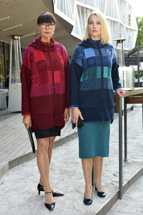 Wollponcho mit Kapuze und Reißverschluss
