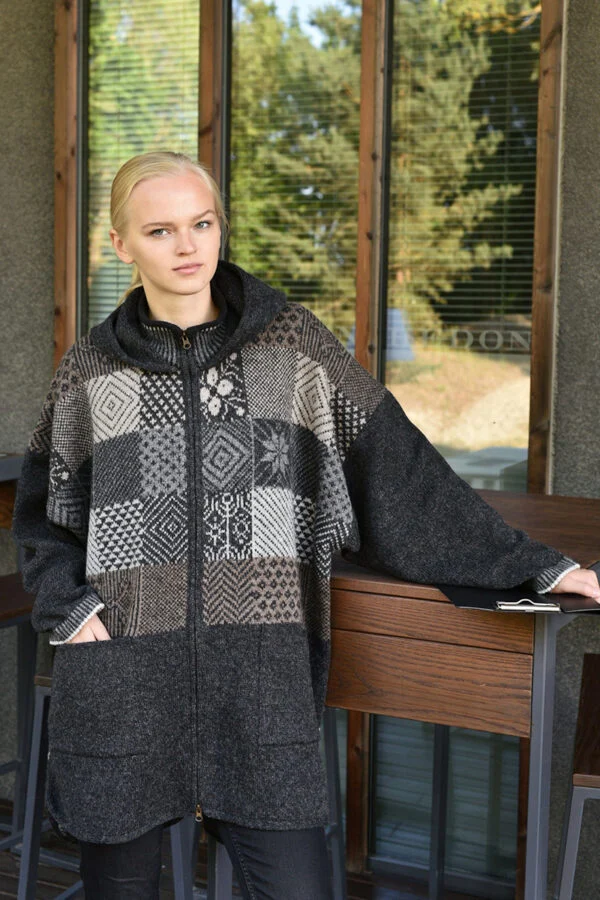 Wollponcho mit Kapuze und Reißverschluss