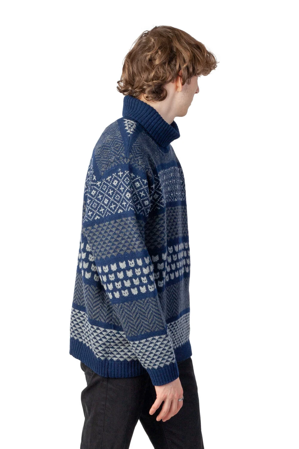 Rullekravesweater i merinould med kattemønstre