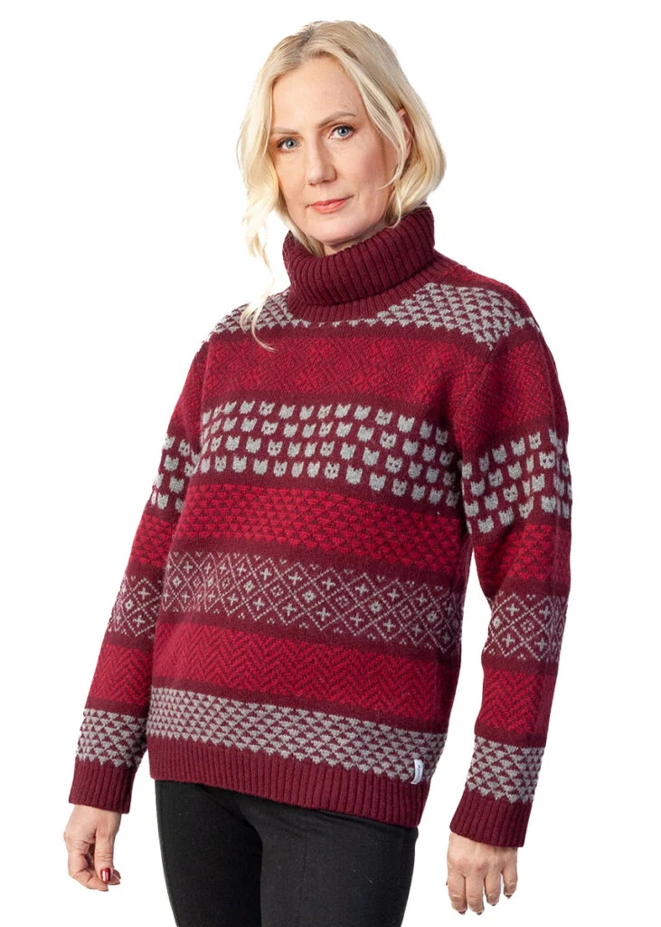 Merino wool turtleneck pullover with cat patterns
