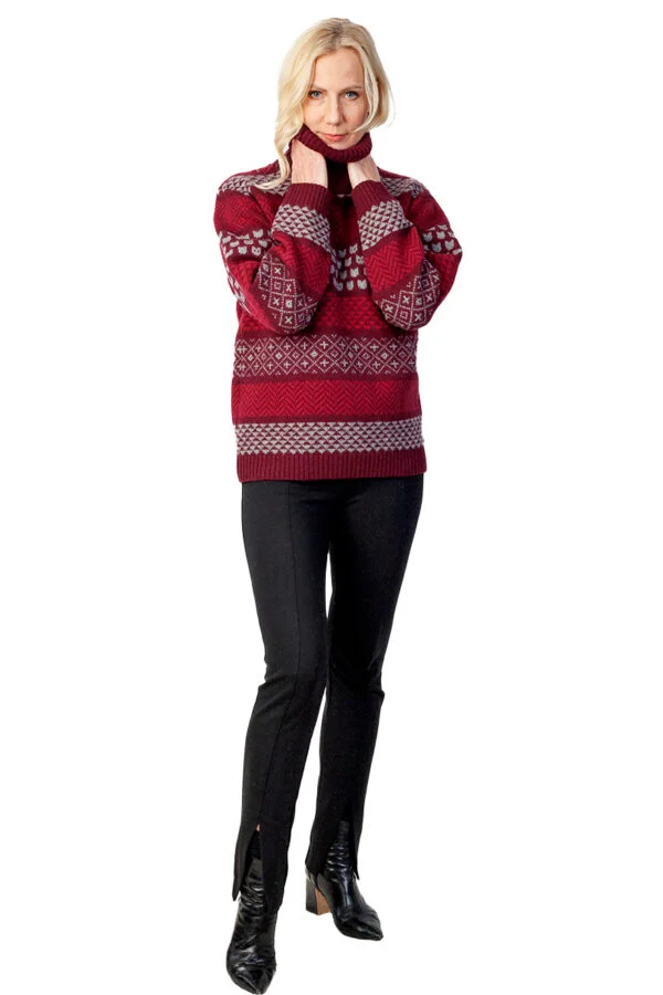 Rullekravesweater i merinould med kattemønstre