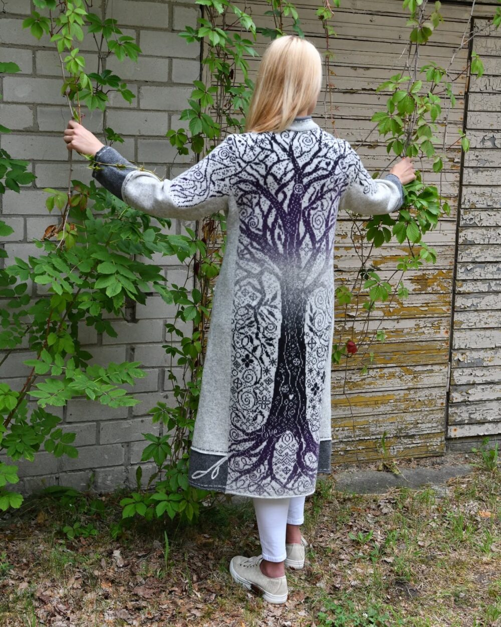 Long wool coat with Tree of Life pattern and pockets - Image 2
