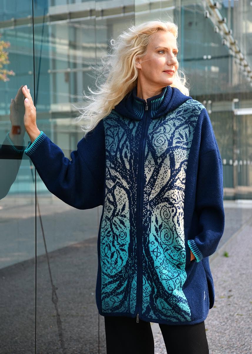 658129484_1698115341527409_8170966837838078010_n Wool poncho with a Tree of Life pattern and a hood - Image 1