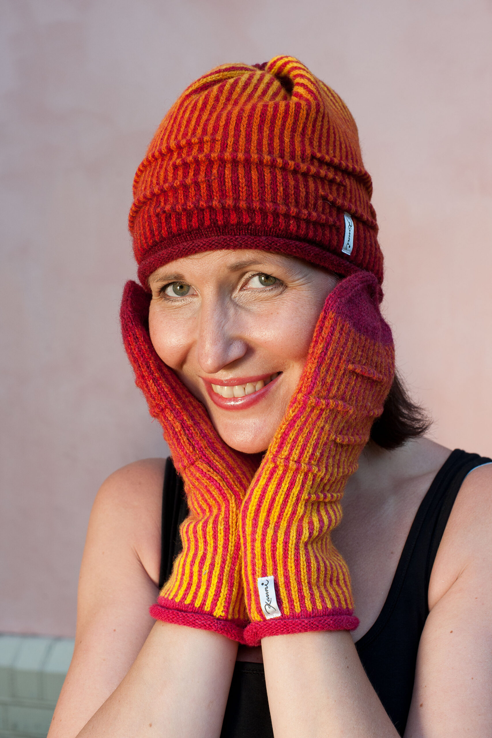 orange pleats hat Gardient hat with stripes and cord pleats - Image 1