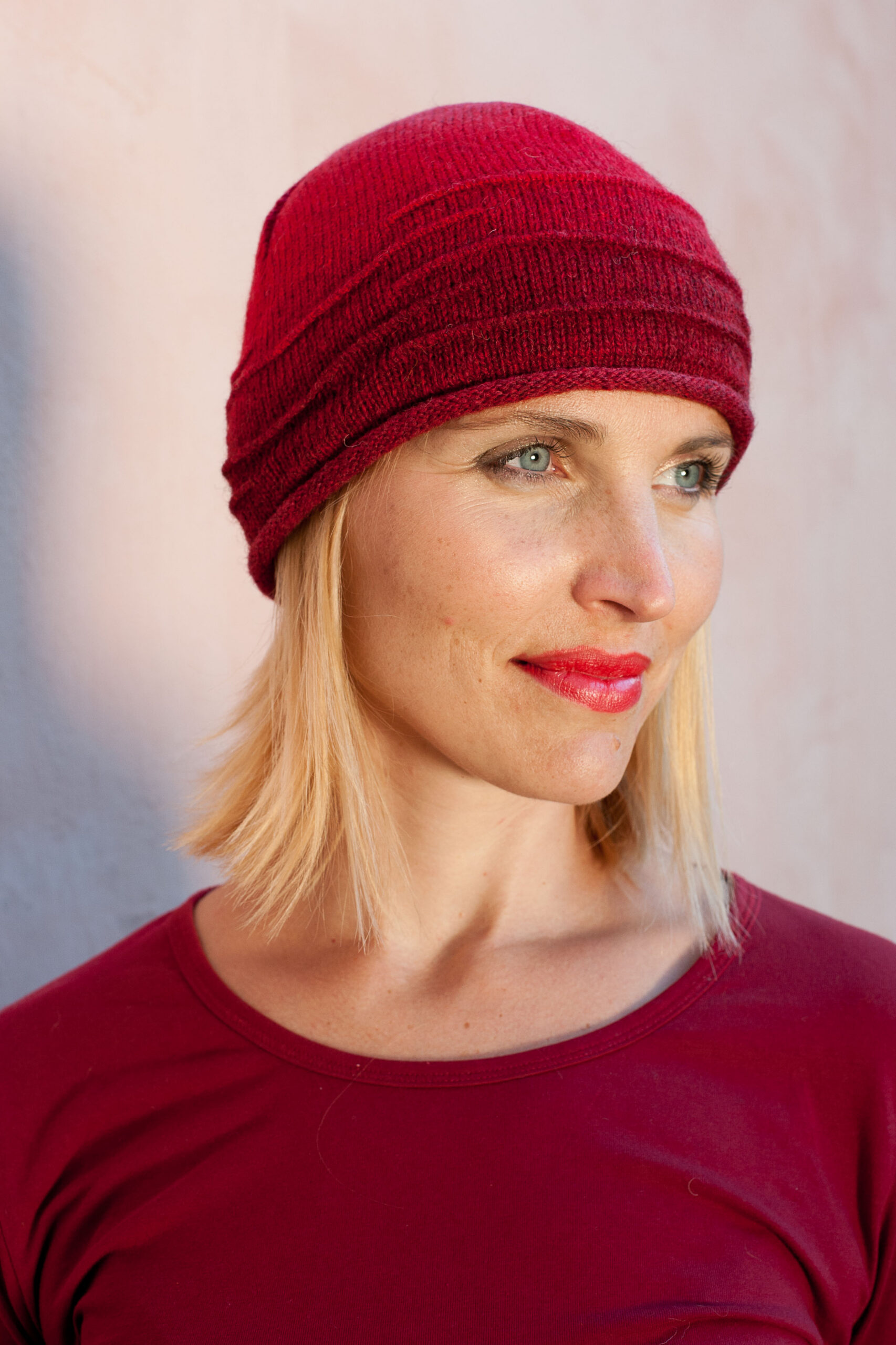 elegant red hat wool Wool multiciloured hat with cord pleats - Image 1