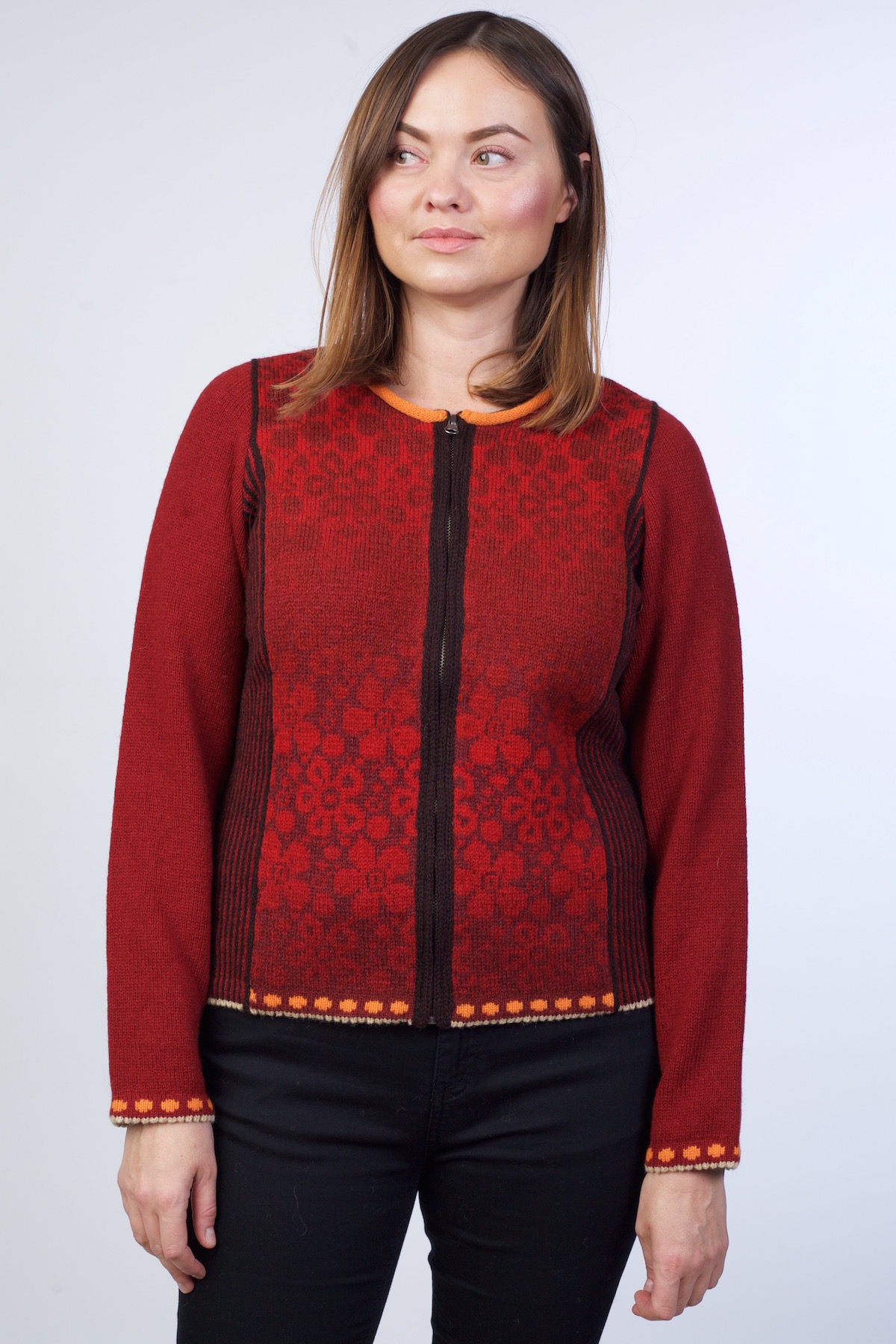 mature cardigan Short wool kardigan with flowers - Image 1