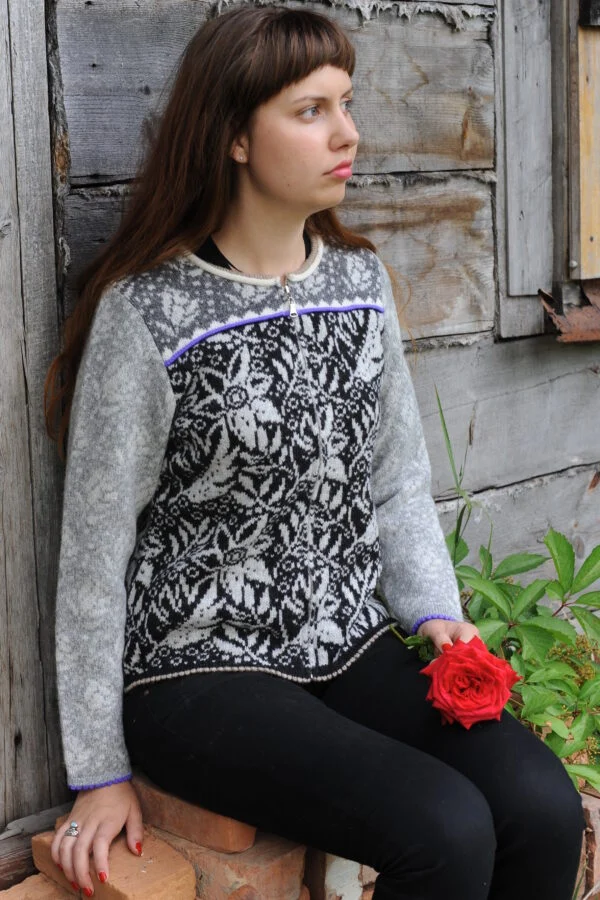 Short wool cardigan with flowers