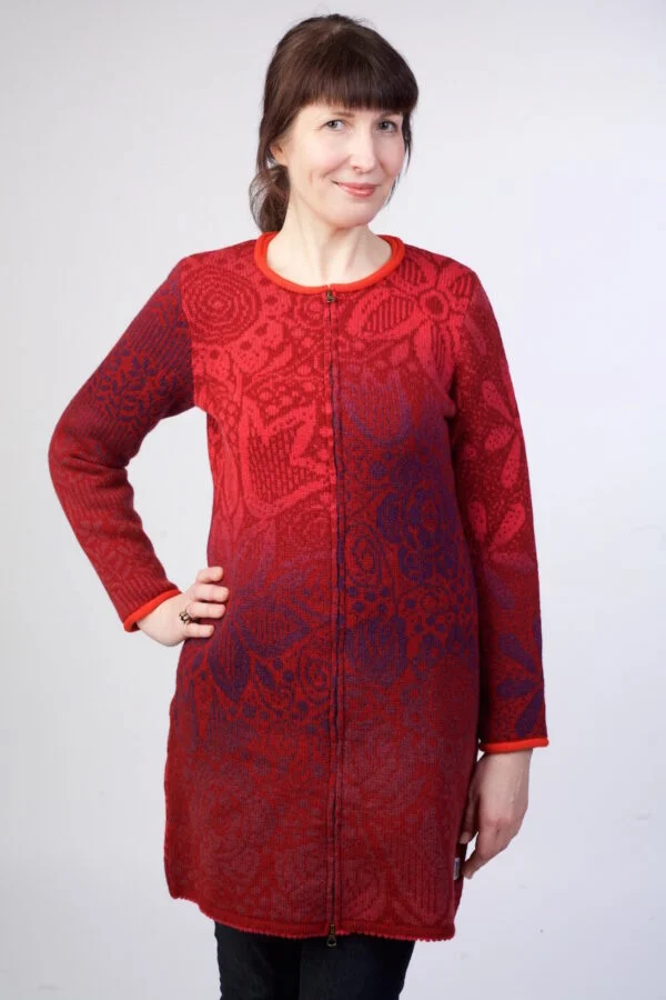 Lange Strickjacke aus Wolle mit Blumenmustern