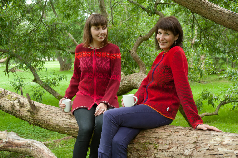 Wool cardigan with floral pattern and zipper - Image 2