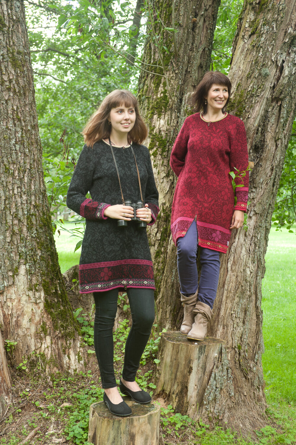 Long wool cardigan with flower patterns - Image 2