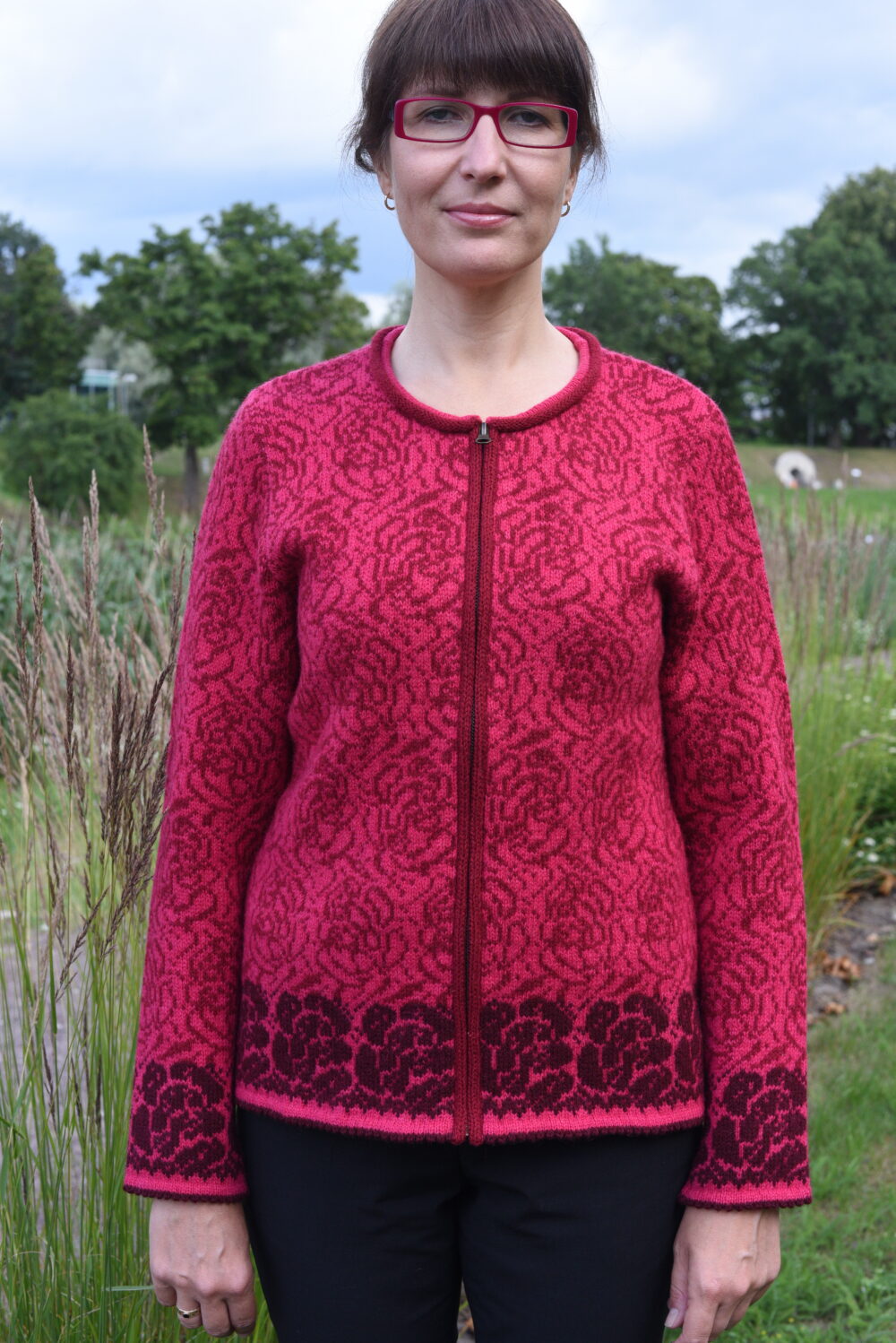 Cardigan with a rose pattern - Image 2