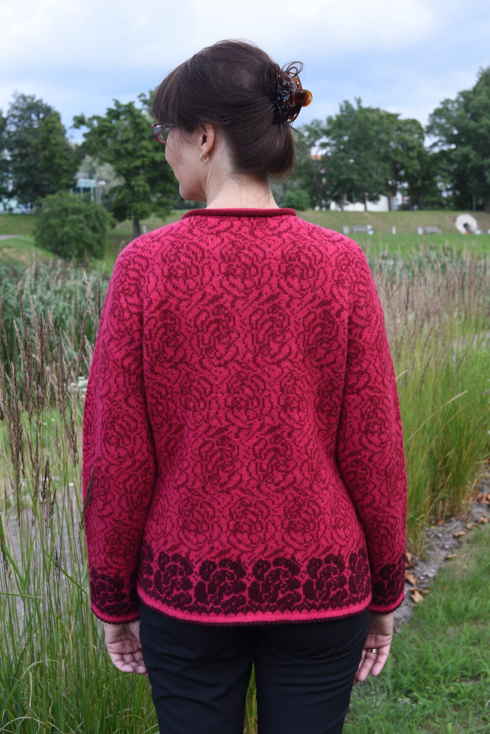 Cardigan with a rose pattern - Image 3