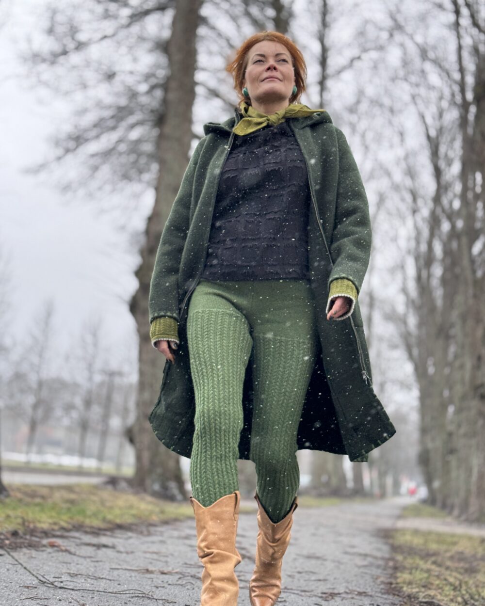 Long wool coat with pockets and a hood - Image 3