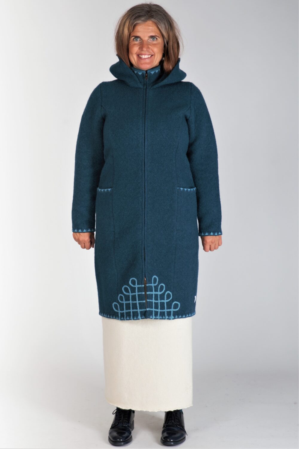 Long wool coat with pockets and a hood - Image 3