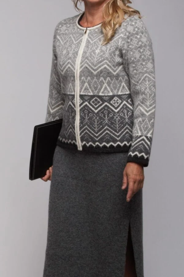 Kurze Strickjacke aus Wolle „Mythologie“