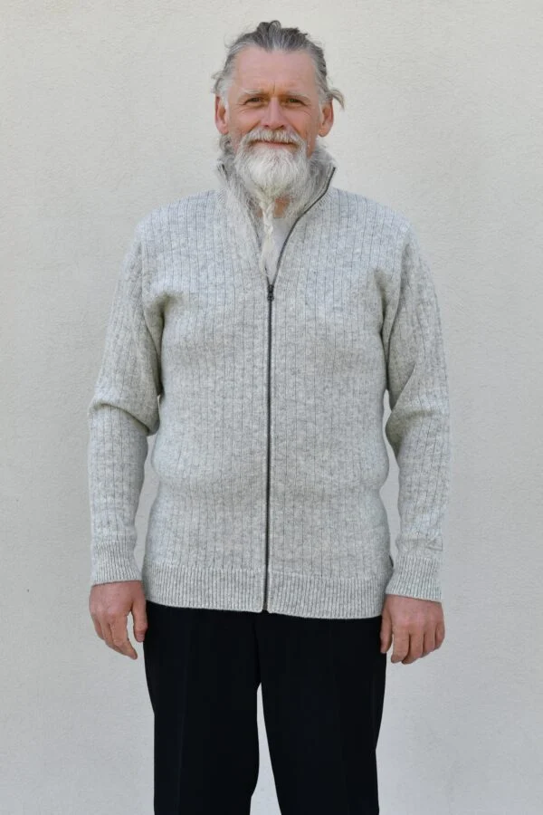 Schlichte Herren-Strickjacke mit Reißverschluss