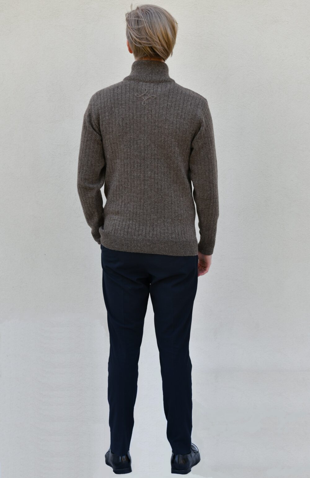 Mens simple zip-up cardigan - Image 2