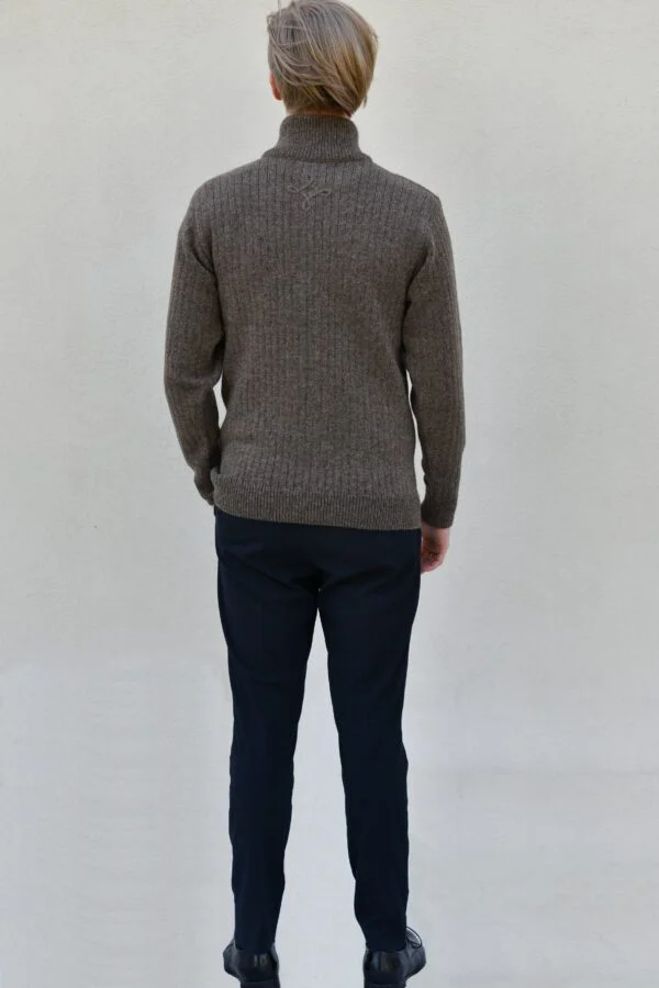 Mens simple zip-up cardigan – image 2