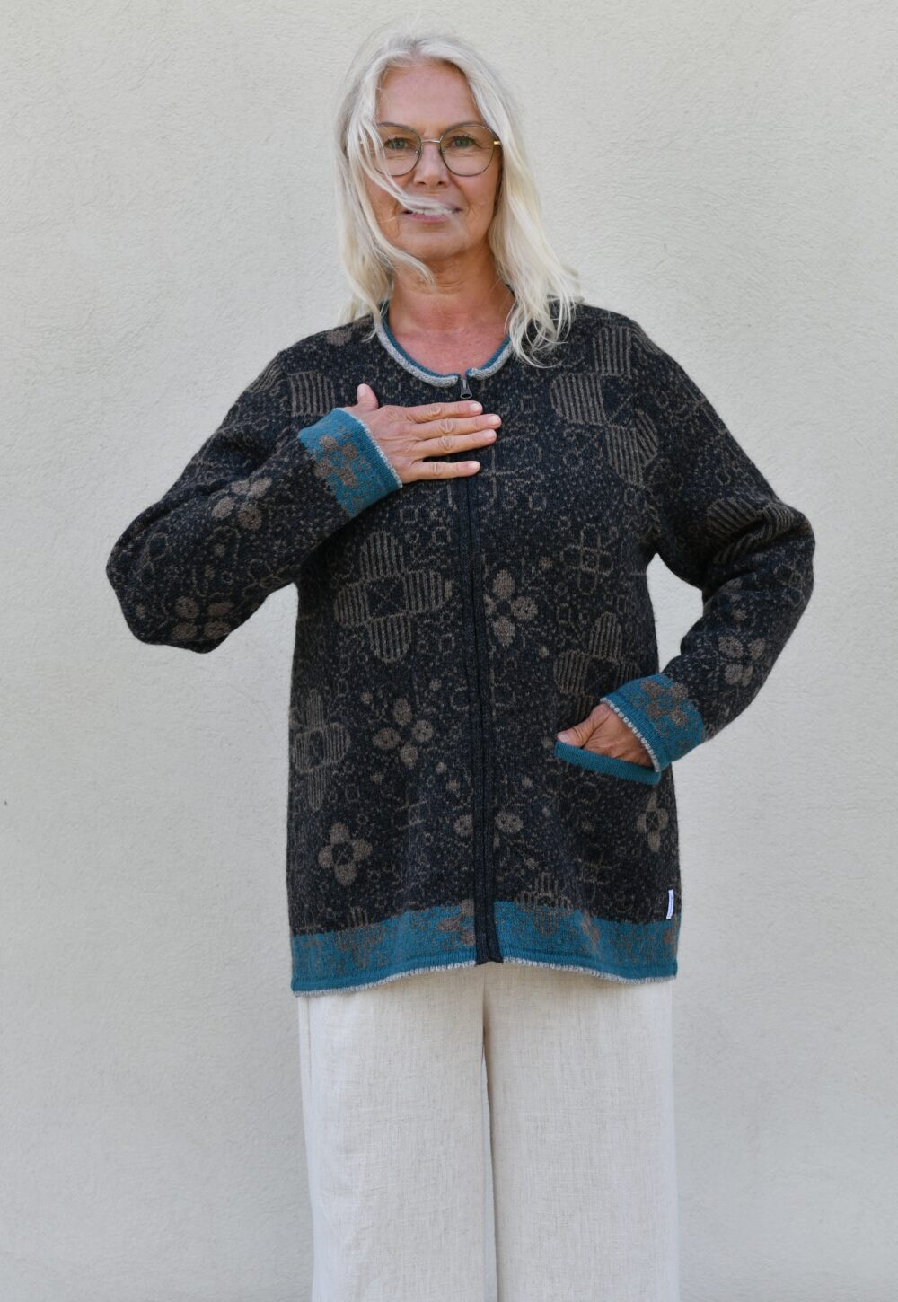 Cardigan with a Tree of Life flower pattern - Image 2