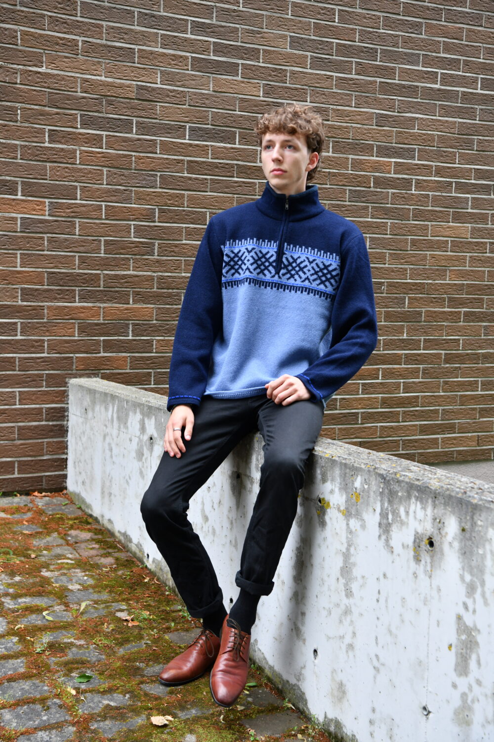 Wool men's pullover with short zipper and power symbols - Image 3