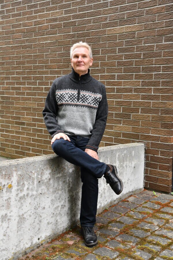 Wool men's pullover with short zipper and power symbols