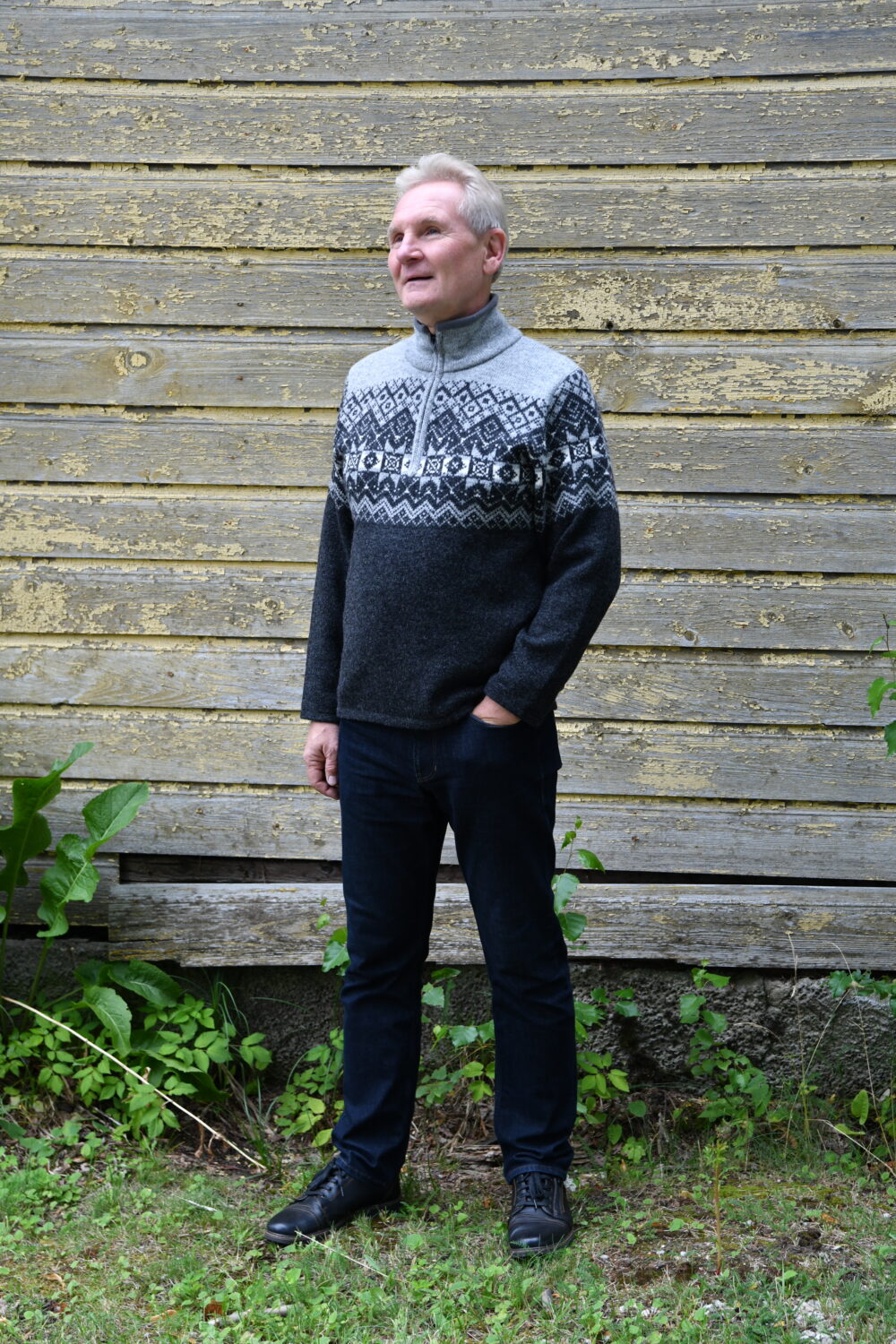 Meeste villane pullover lühikese lukuga, rahvuslik Wool men's pullover with Nordic eight-pointed star pattern - Image 1