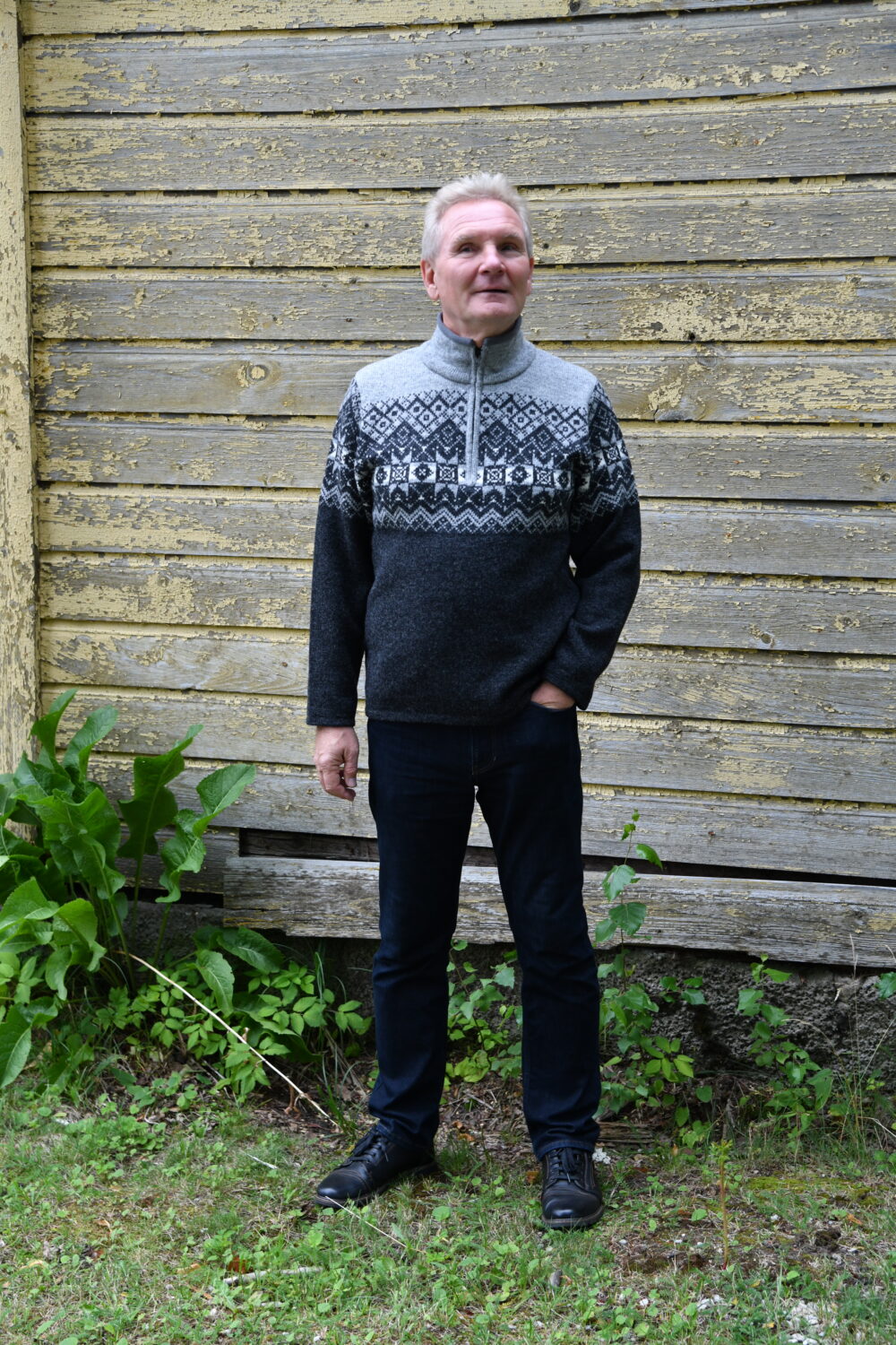 Wool men's pullover with Nordic eight-pointed star pattern - Image 2