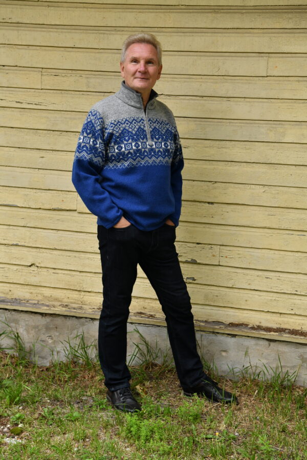Wool men's pullover with Nordic eight-pointed star pattern