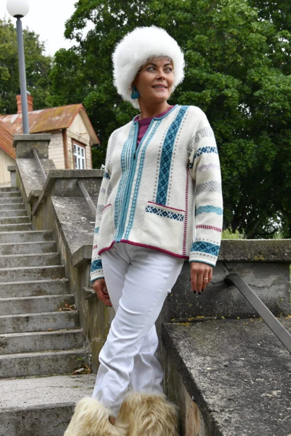 Short a-line wool cardigan with pockets – image 2