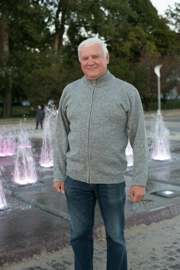 Wool solid-colour cardigan with a zipper