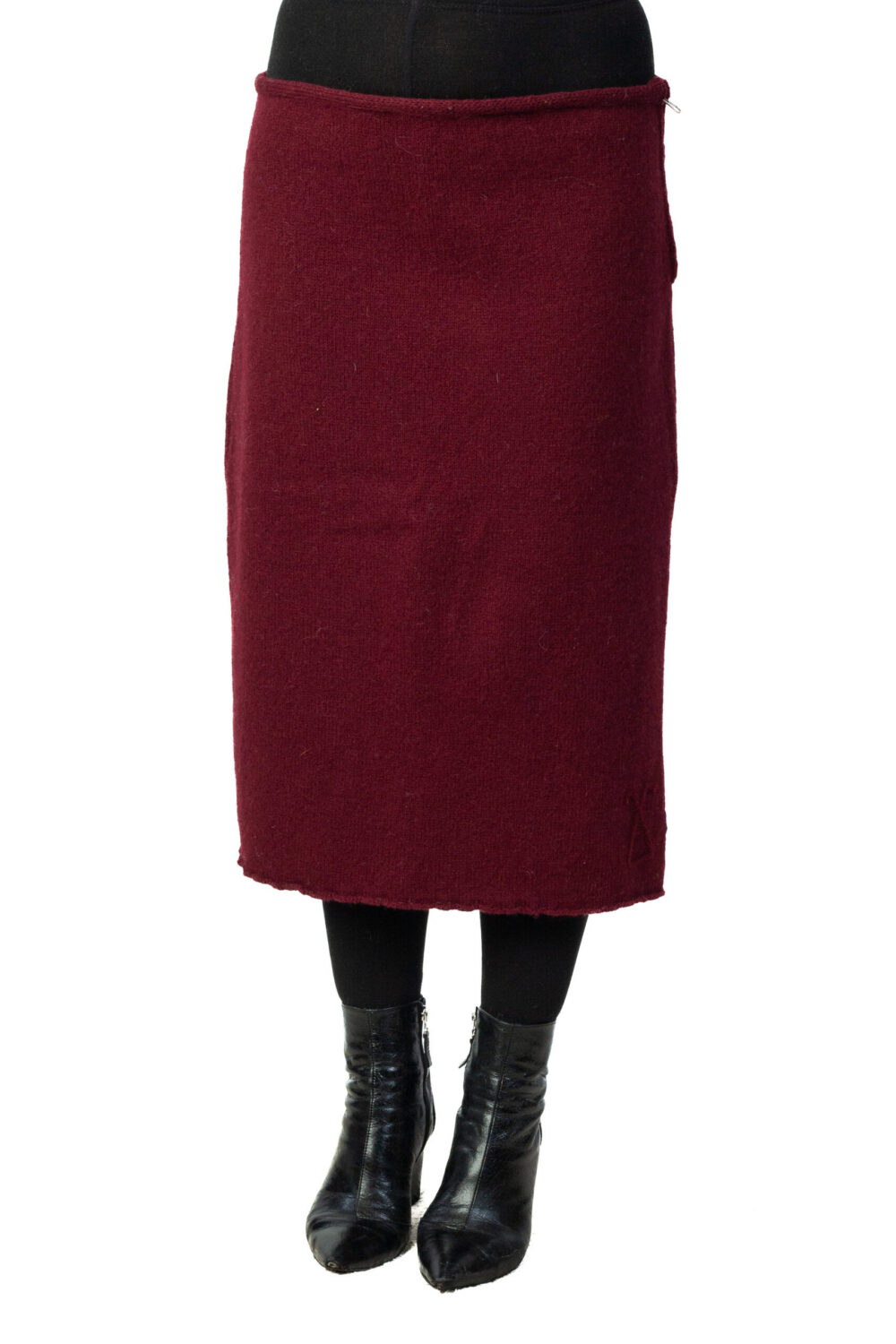 Wool midi skirt with a protective symbol and a slit - Image 2