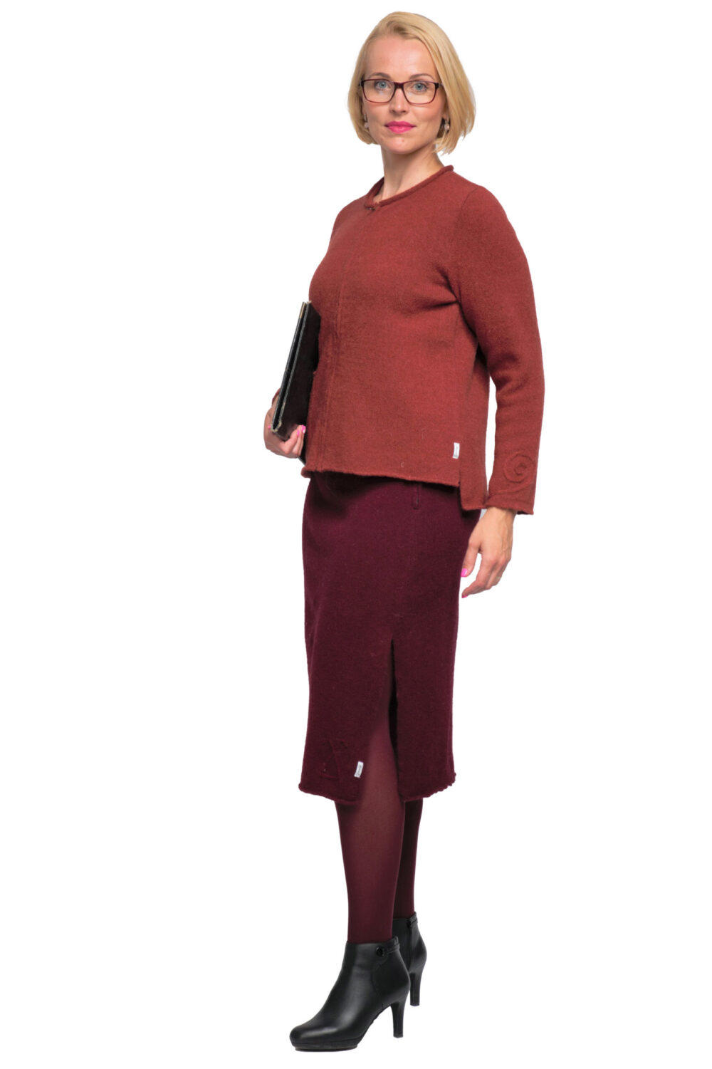 Wool midi skirt with a protective symbol and a slit - Image 3