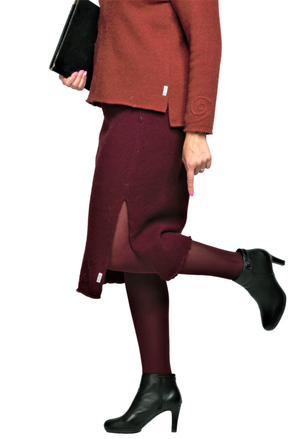 Wool midi skirt with a protective symbol and a slit - Image 4