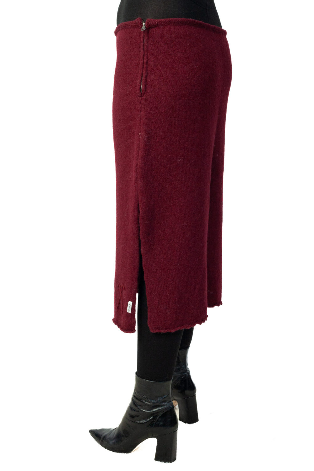 Wool midi skirt with a protective symbol and a slit - Image 5