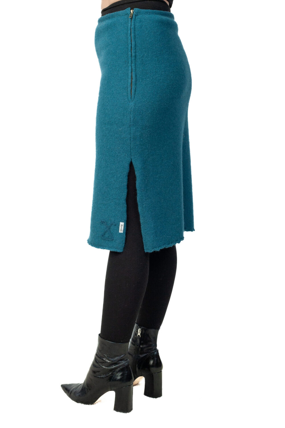Wool midi skirt with a protective symbol and a slit - Image 4