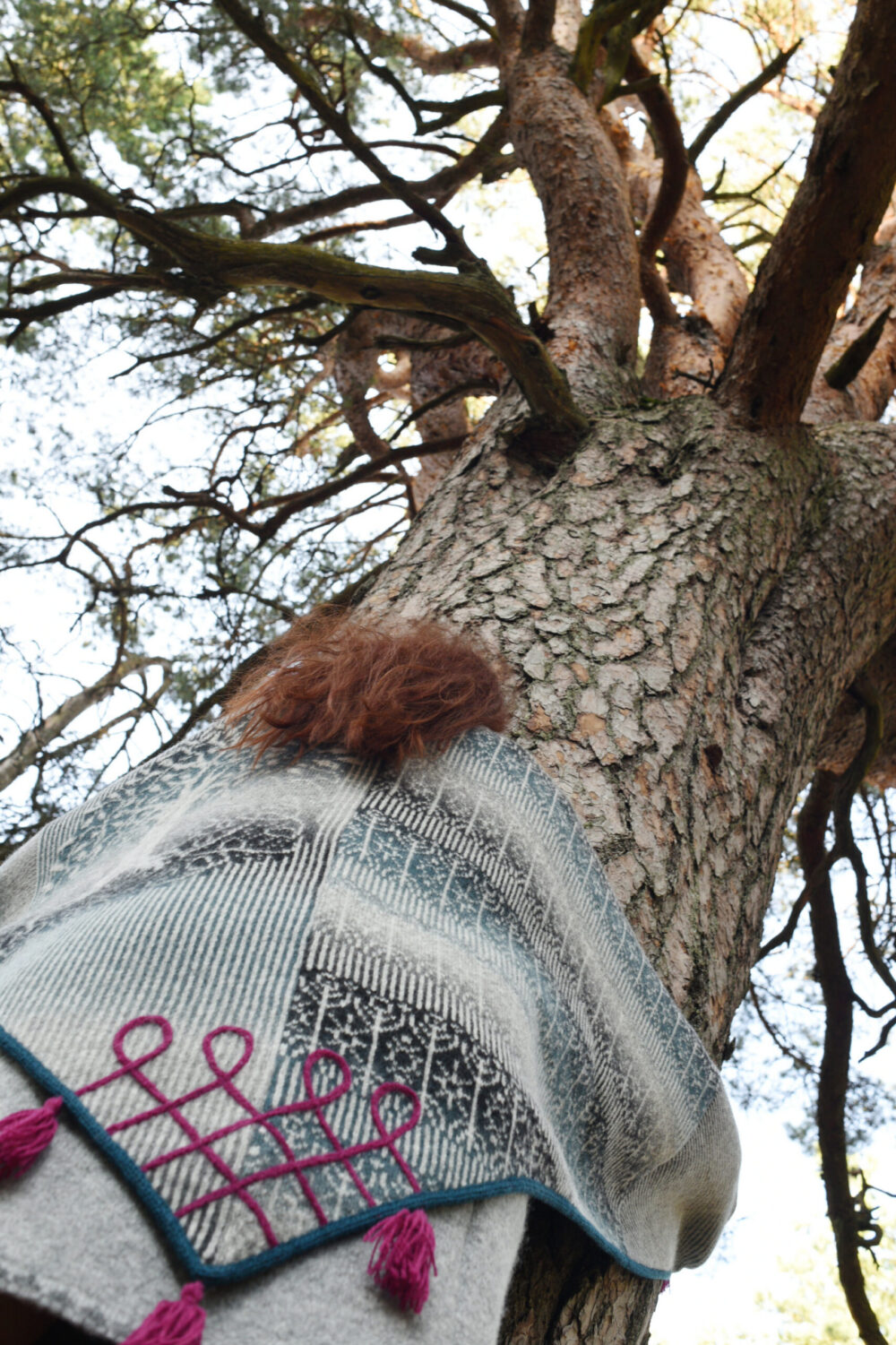 Wool triangle shawl with Tree of Life pattern - Image 2